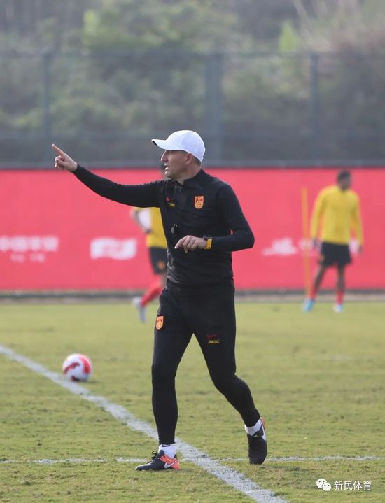 少妇老师疯狂放荡小说视频
